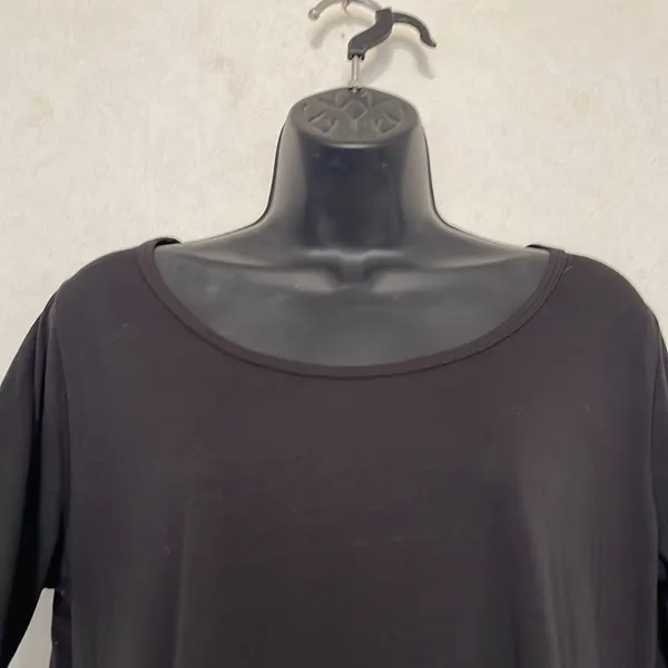 LuLaRoe size medium black, scoopneck, long sleeve tee. Used. - Image 4