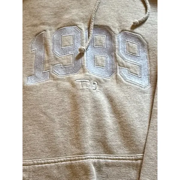Taylor Swift 1989 Tour Hoodie Size M Grey Purple Center Pocket Cozy Official Mer - Image 8