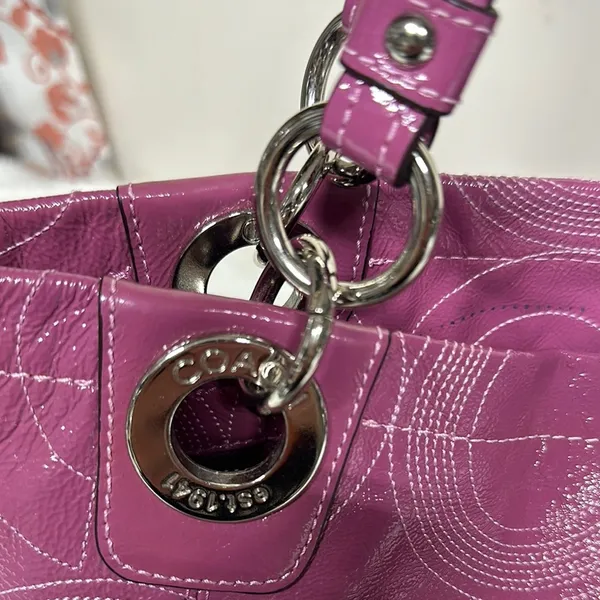 Coach Pink Tote Bag with Signature Design - Image 4
