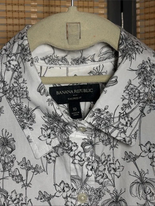 Banana Republic White Sleeveless Button-Down Shirt with Black Floral Print - Image 2