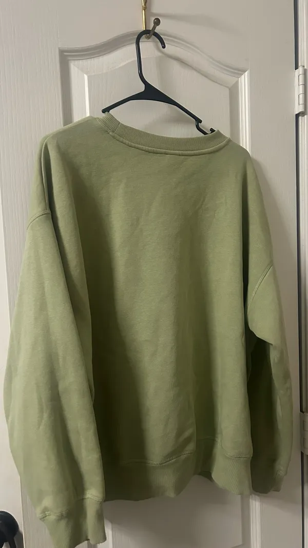 H&M green crewneck - Image 5