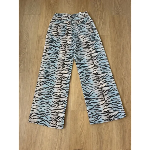 NWT Nasty Gal Tiger Print Denim Wide Leg Jeans Size 6 - Image 12