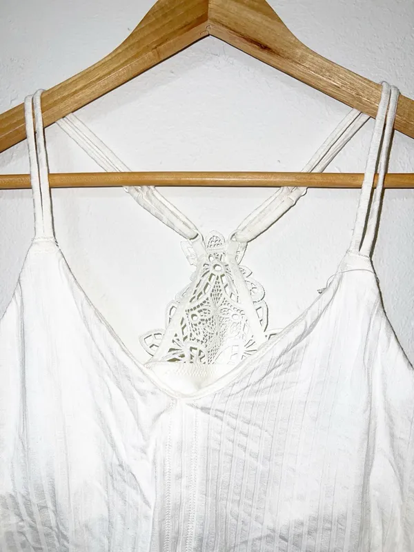 Aerie women’s White Lace-Back floral Cropped built in bra double strap Cami - Image 4