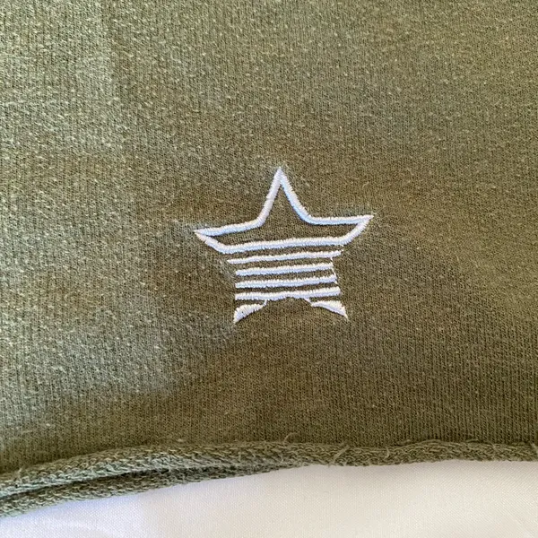 No Boundaries Olive Green Star Logo women’s Shorts size L - Image 2