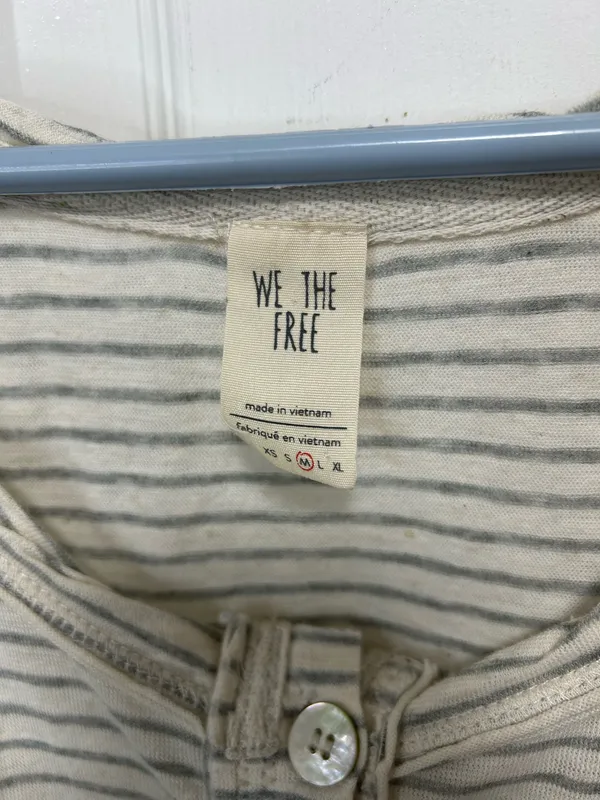 We The Free People Top Free Long Sleeve size M white and Grey - Image 3