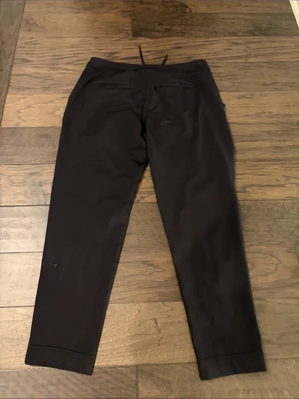 Lululemon Tapered Mid Rise Crop * Luxtreme 25” Sz 8 - Image 9