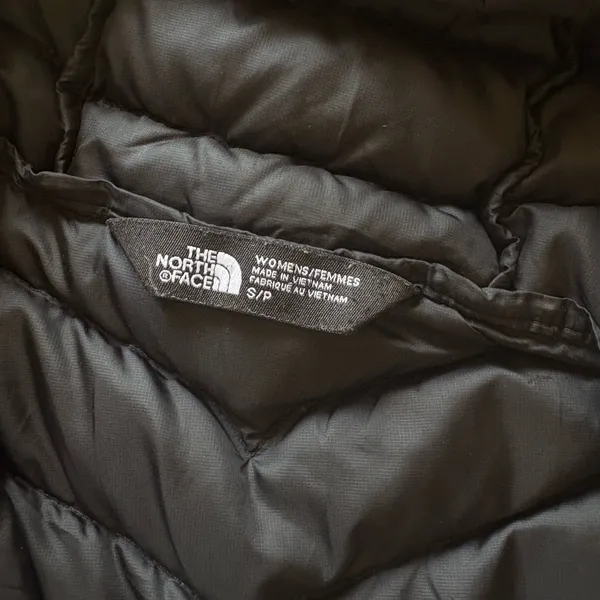 The North Face Women’s 800 Goose Down Fill Puffer Hooded Jacket - Image 2