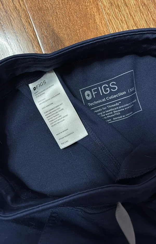FIGS technical collection Kade Cargo Scrub Pants for Women - Image 3