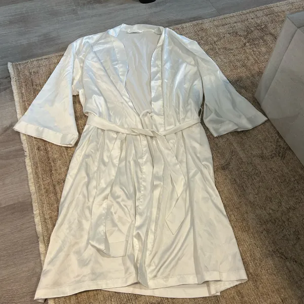 White satin robe - Image 2