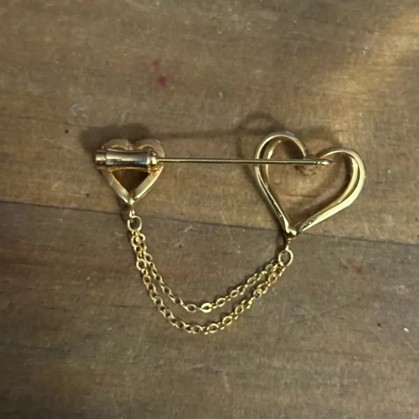 Vintage gold tone double hearts with swag chain stick pin - Image 5