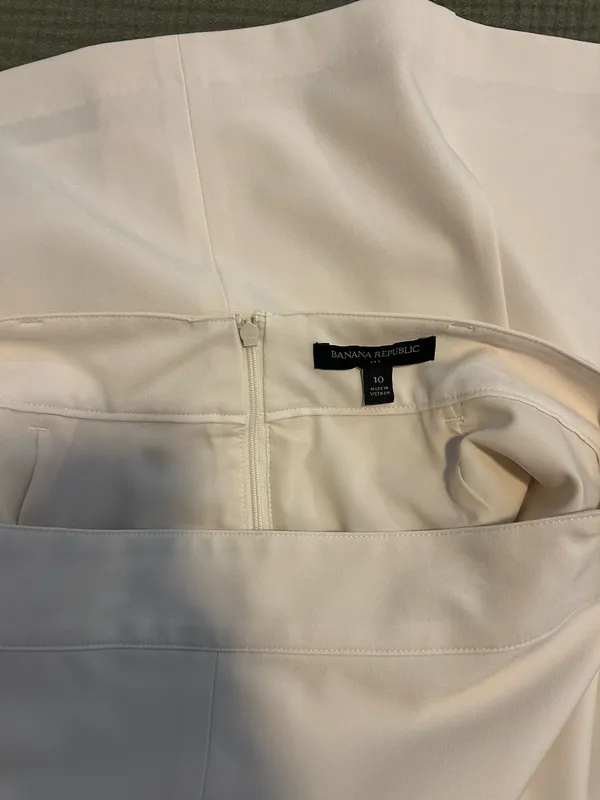 Banana Republic Pencil Skirt with belt - Image 3