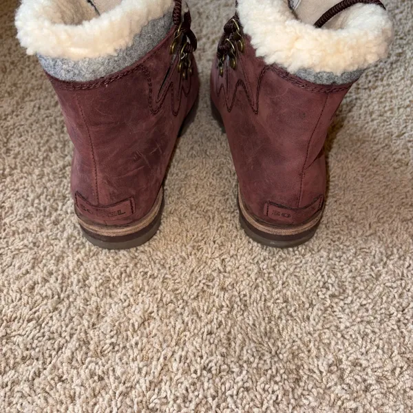 Sorel Maroon and Gray Winter Boots - Image 4
