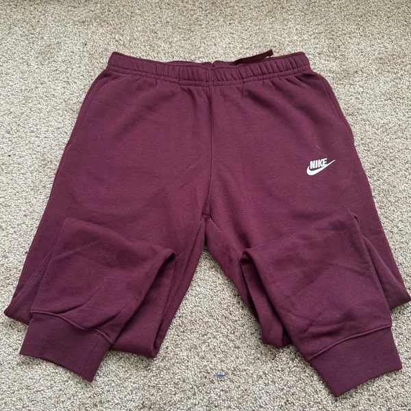 Nike Standard Fit Tapered Leg Sweatpants - Image 8