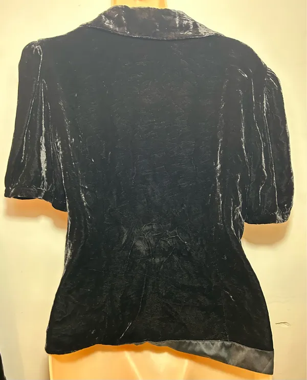 Women's velour suit: skirt and jacket.Size M. $25. - Image 6