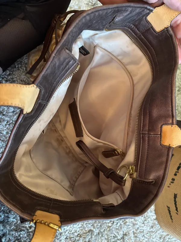 Coach Beautiful purse medium size 💜 - Image 8