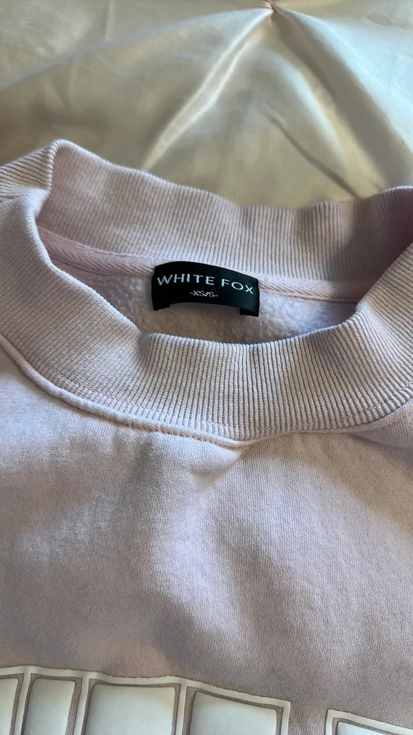White Fox crew neck sweatshirt - Image 4