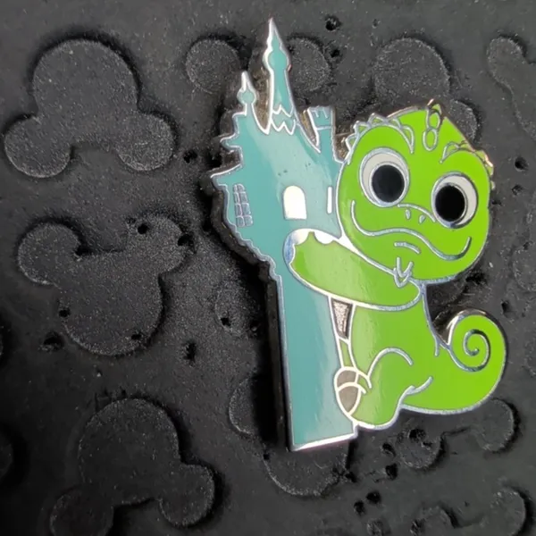 Disney parks Park pals mystery collection tangled Pascal chameleon trading pin - Image 2