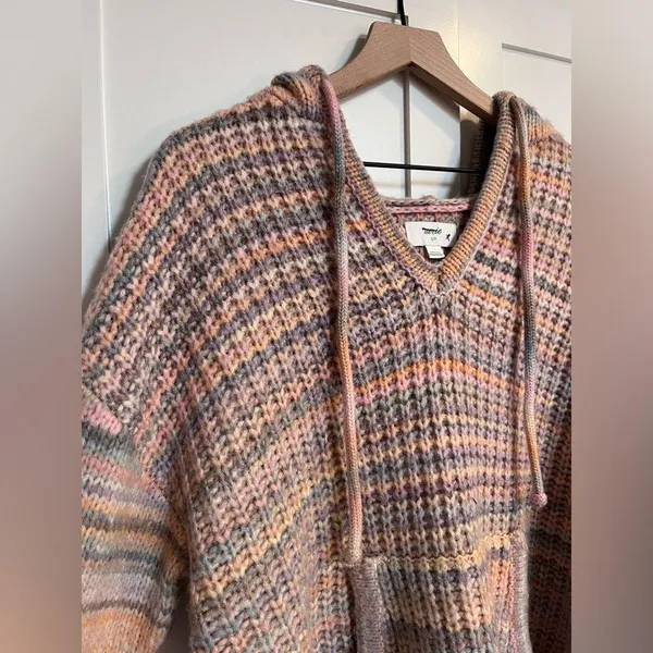 Aerie hooded sweater - Image 2