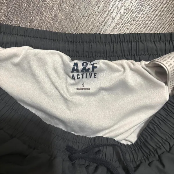 Abercrombie & Fitch‎ black and green shorts - Image 2