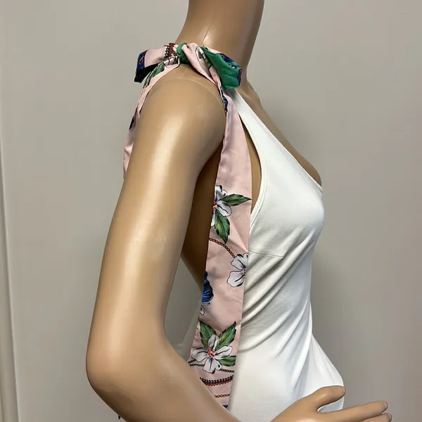 NWT Lulu’s Off White Bodysuit with Colorful Shoulder Tie size M - Image 3