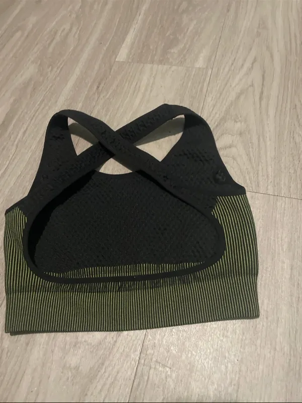 Seamless Crisscross Sports Bra - Black & Olive - Image 3