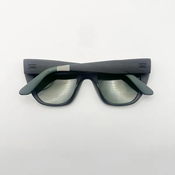 Toms Traveler Collection Sydney Matte Black Cat Eye Green Lenses Sunglasses - Image 7