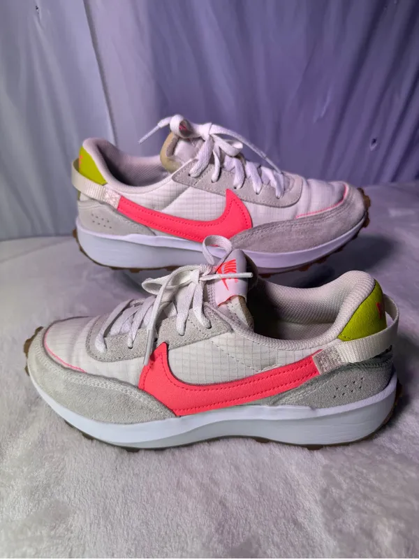 Nike Women's White & Coral Pink Swoosh Retro Runner - Image 2