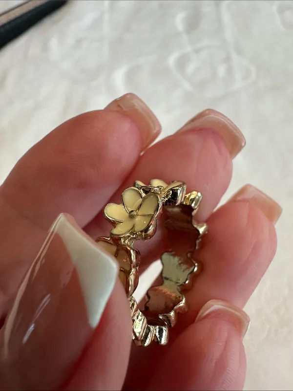Gold Floral Enamel Band Ring - Cream Flowers- size 5 - Image 8