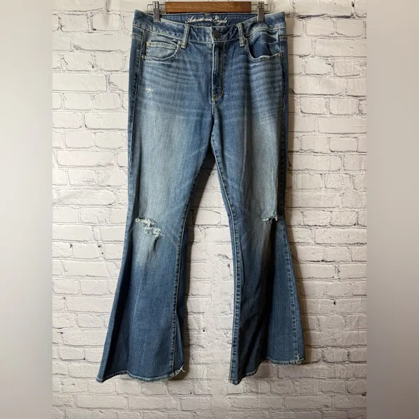 American Eagle 77 high rise flared leg jeans size 12 - Image 2