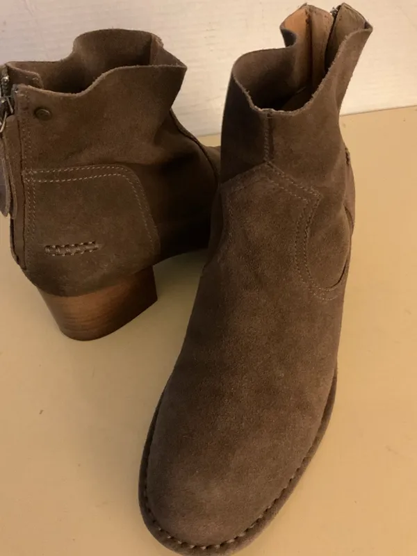 UGG Taupe Chelsea Suede Ankle Booties with Stacked Heel US 9.5 - Image 4