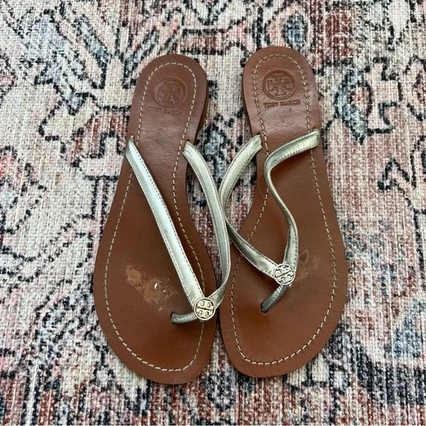 Tory Burch Terra Thong Sandal Metallic Silver Leather Flip Flops Size 8 - Image 3
