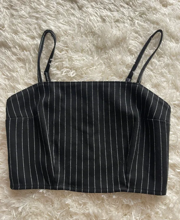 Hollister Ultra High-Rise Pin stripe Wide-Leg Pants and Cute Summer crop top - Image 2