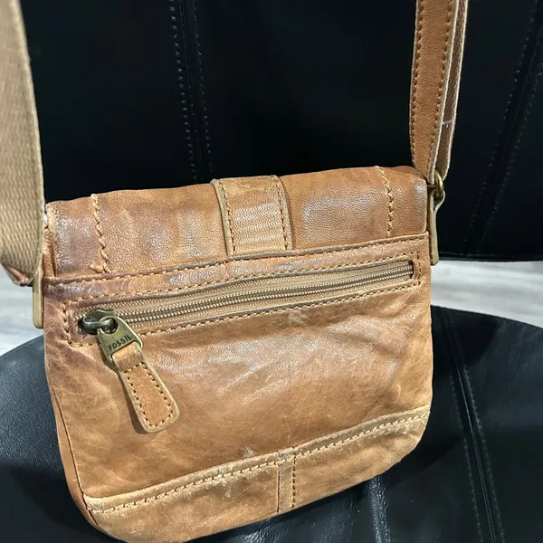 Vintage Fossil Tan Leather Crossbody Bag - Image 6