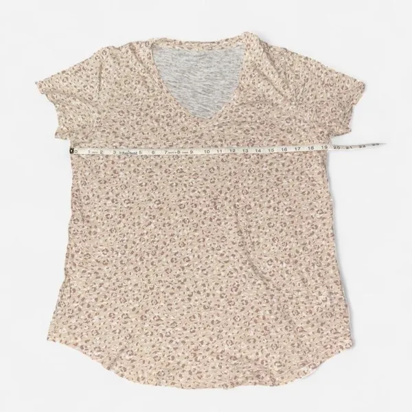 Old Navy Tan Animal Print Short Sleeve T-Shirt, size LARGE TALL - Image 2