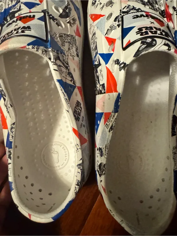 Star Wars Graphic Slip-On Sneakers in White, Blue & Red - Image 2
