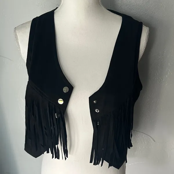 Elegant Black Fringe Sleeveless Top - Image 9