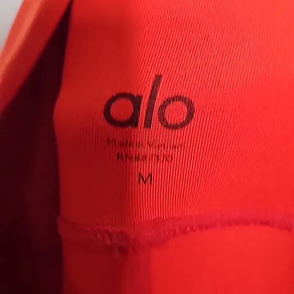 Alo yoga high rise workout moto leggings red cherry sz Medium - Image 9