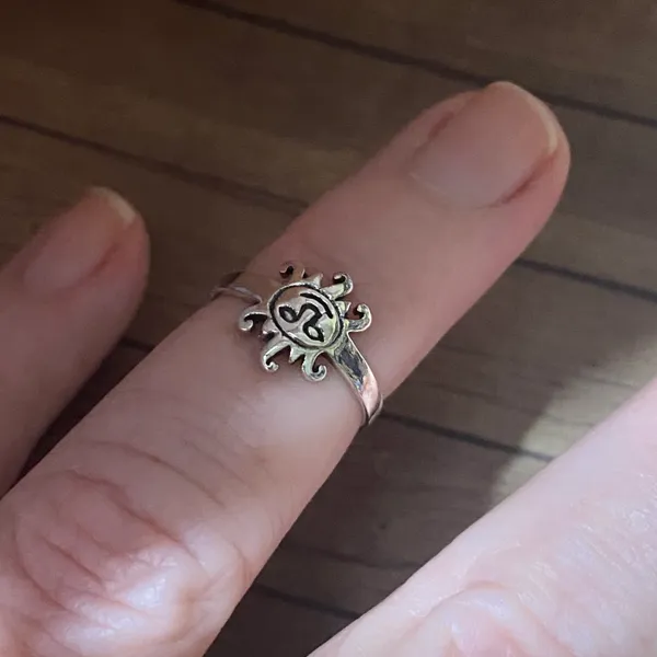 Sterling Silver Sun Face Toe Ring Midi Ring - Image 3