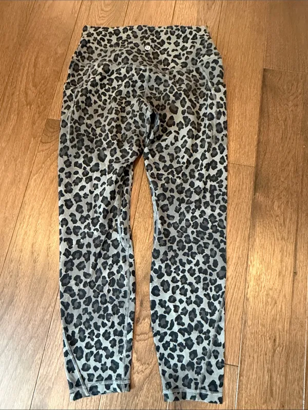 Lululemon InStill High-Rise Tight 25” ThreeD Leopard Gray Size 10 - C71-010 - Image 8