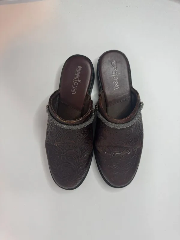 Minnetonka Brown Leather Mules Size 6.5 - Image 3
