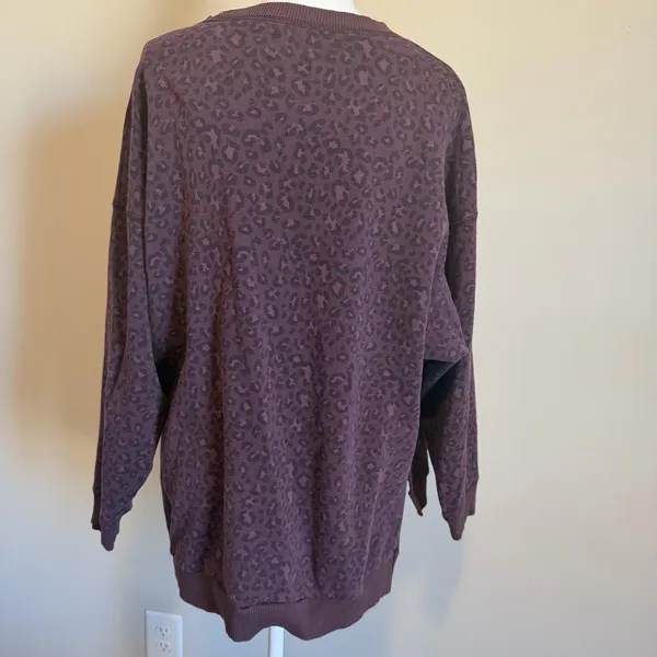 American Eagle Maroon Leopard Print super soft oversized Sweatshirt Size M - Image 5