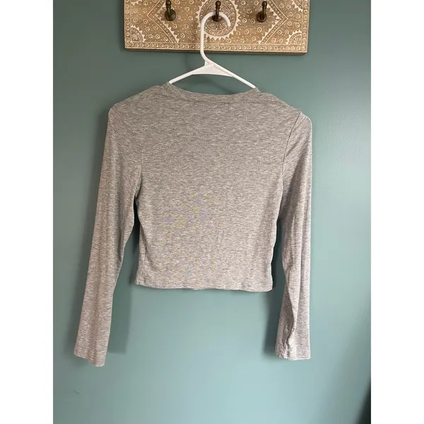 TikTok Famouse Heather Gray Long Sleeve Crop Top Shirt - Image 5