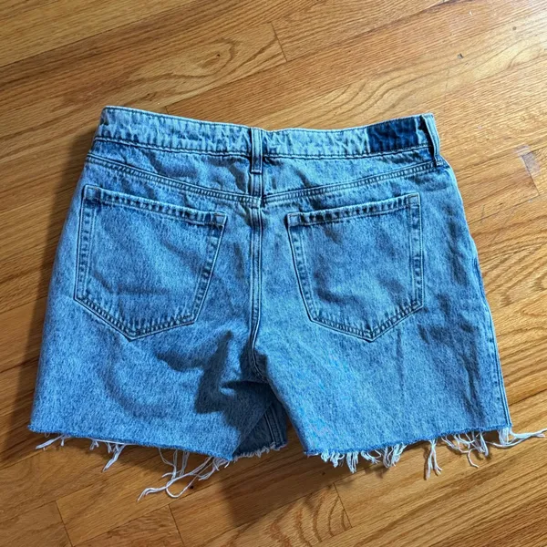 Hollister Low-Rise Baggy Denim Shorts Size 10 30 Long Light Wash Blue Raw Hem - Image 3