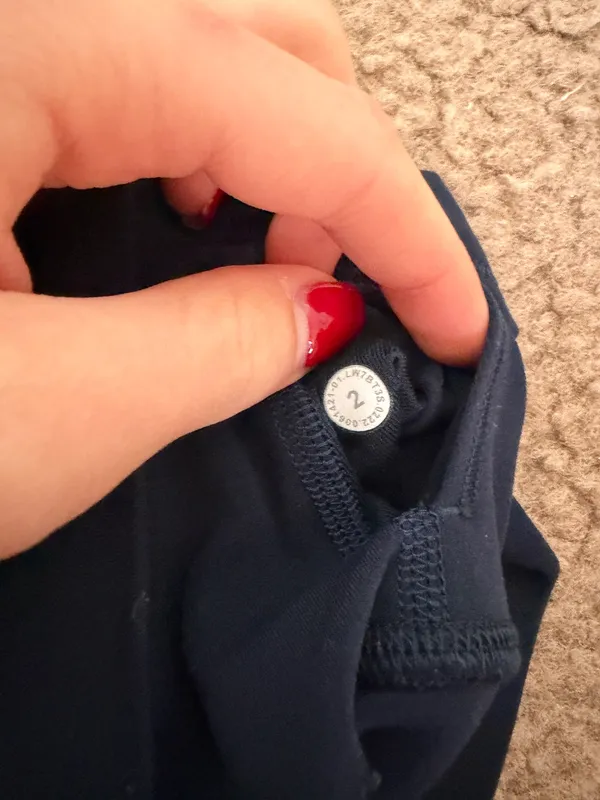Lululemon Shorts Align 4" - Image 3