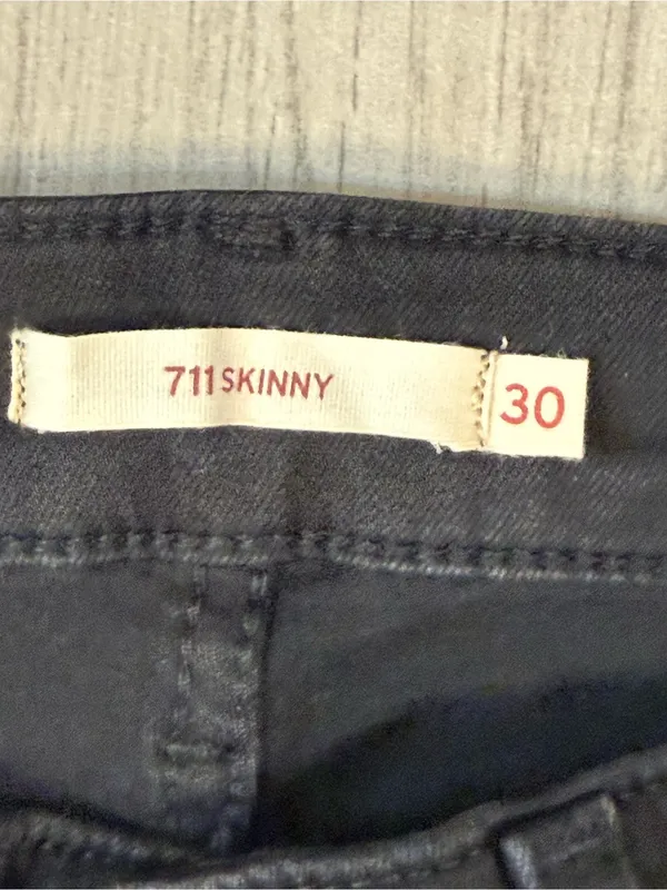 Levi's Black High-Rise Skinny Jeans for Women - Image 6