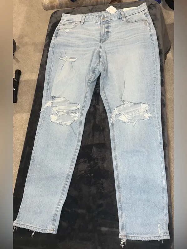 American Eagle Curvy '90s Skinny Jean in Stretch Ripped Destroyed Light Wash - Image 7