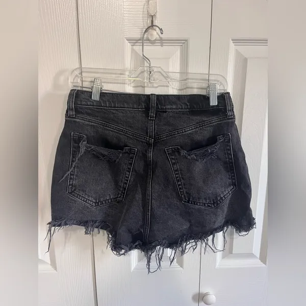Abercrombie & Fitch Mom Short High Rise Black Size 8 - Image 2