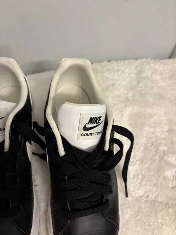 Black and white Nike Court tour sz 6.5 - Image 3