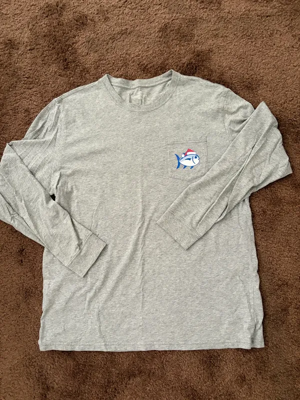 Southern Tide Men’s Gray Heather Fair Isle Holiday Skipjack Pocket T-Shirt - Image 4