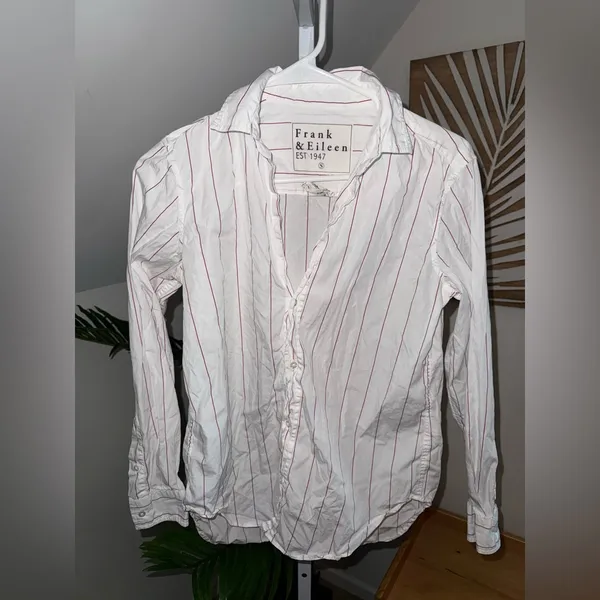 Frank‎ & Eileen - Women's Button Down in White with Thin Red Stripe size small - Image 3
